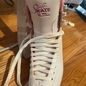 JACKSON girl’s white figure skates